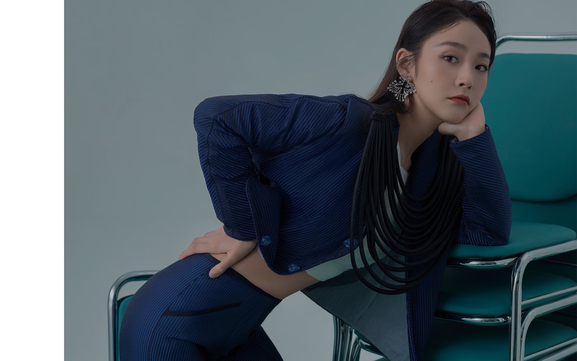 爱游戏app下载-球队是否根据球员疲劳数据调整边路与中路组织重心，分析球队状态从哪里入手